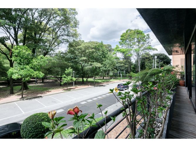 Apartamento de 3 alcobas en venta en El Virrey, Bogotá, 347 m² · foto 2 de 24