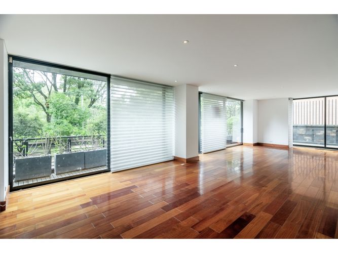 Apartamento de 3 alcobas en venta en El Virrey, Bogotá, 347 m² · foto 3 de 24