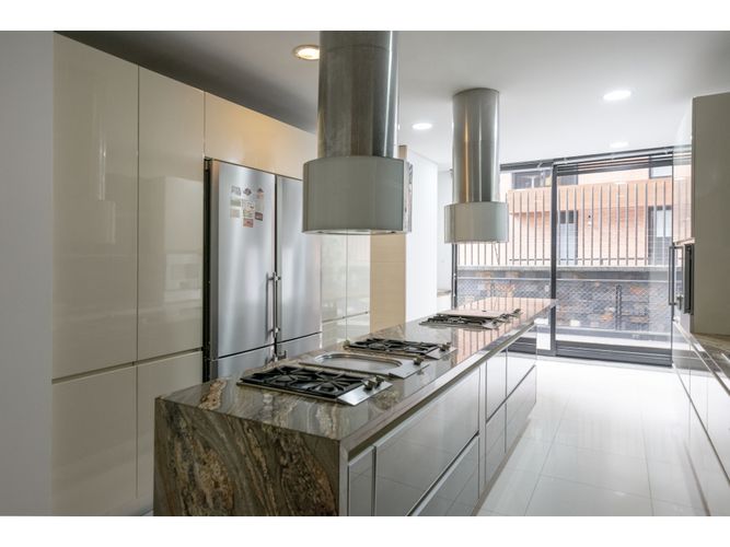 Apartamento de 3 alcobas en venta en El Virrey, Bogotá, 347 m² · foto 8 de 24