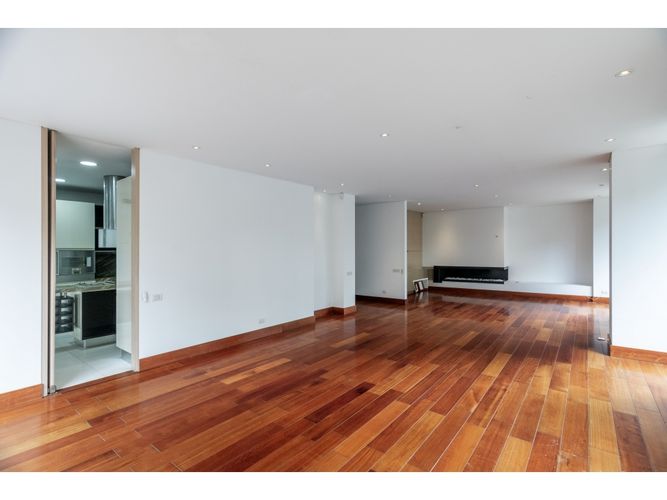 Apartamento de 3 alcobas en venta en El Virrey, Bogotá, 347 m² · foto 9 de 24