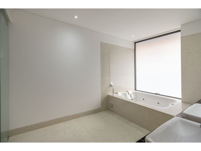 Apartamento de 3 alcobas en venta en El Virrey, Bogotá, 347 m² · foto 22 de 24