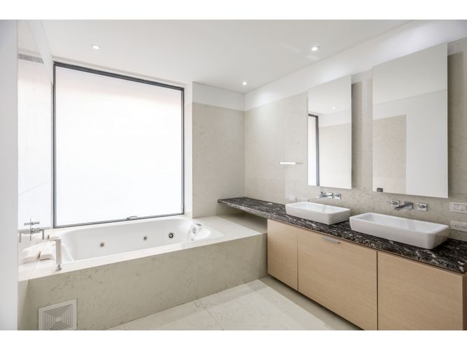 Apartamento de 3 alcobas en venta en El Virrey, Bogotá, 347 m² · foto 23 de 24