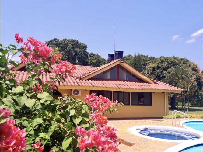 Casa de 5 alcobas en venta en Bella Suiza, Villavicencio, 320 m² · foto 2 de 18