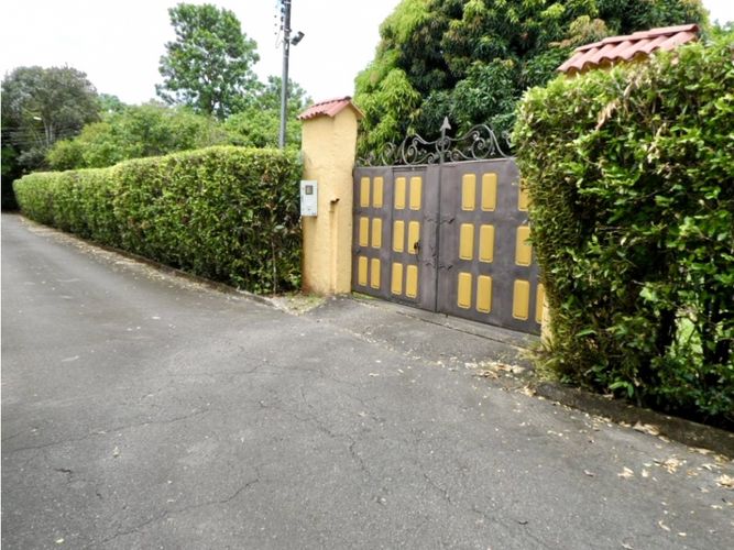 Casa de 5 alcobas en venta en Bella Suiza, Villavicencio, 320 m² · foto 3 de 18