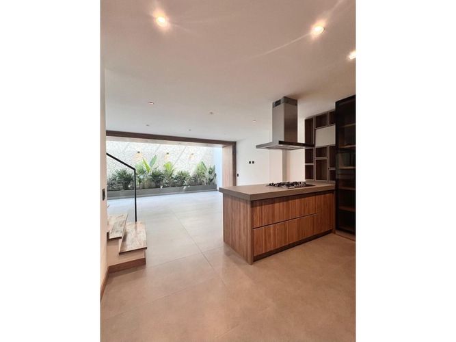 Casa de 5 alcobas en venta en El Porvenir, Rionegro, 253 m² · foto 2 de 24