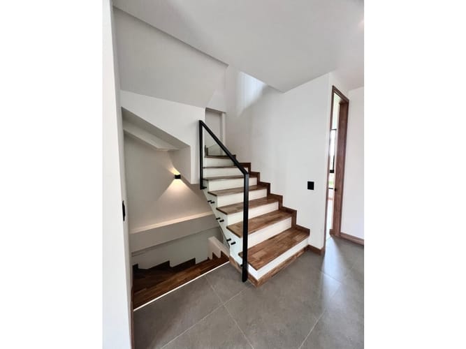 Casa de 5 alcobas en venta en El Porvenir, Rionegro, 253 m² · foto 7 de 24