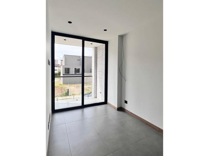 Casa de 5 alcobas en venta en El Porvenir, Rionegro, 253 m² · foto 8 de 24