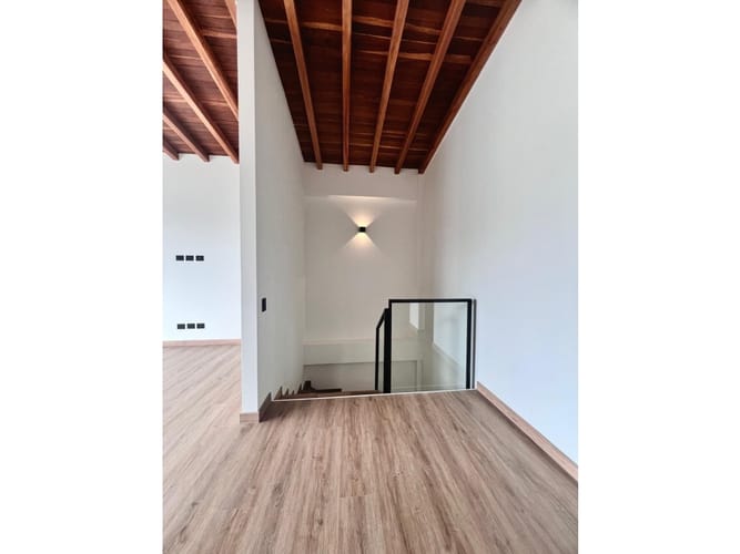 Casa de 5 alcobas en venta en El Porvenir, Rionegro, 253 m² · foto 16 de 24