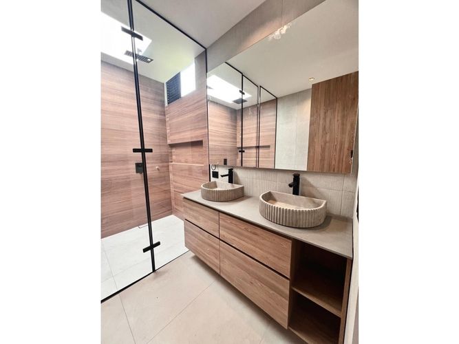 Casa de 5 alcobas en venta en El Porvenir, Rionegro, 253 m² · foto 17 de 24