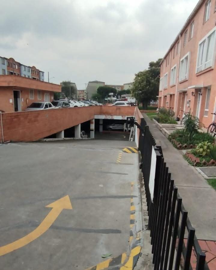 Casa en venta en Fontibon, Bogotá · foto 2 de 4