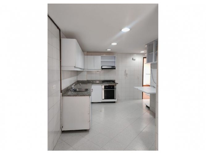 Apartamento de 3 alcobas en venta en Chico Norte, Bogotá, 147 m² · foto 4 de 24