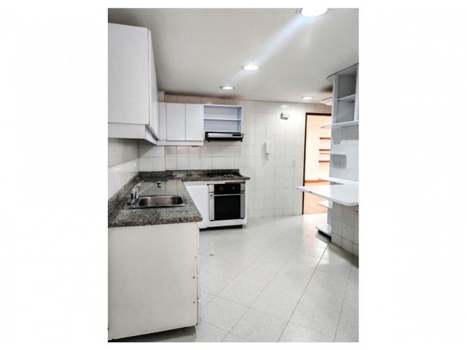 Apartamento de 3 alcobas en venta en Chico Norte, Bogotá, 147 m² · foto 12 de 24