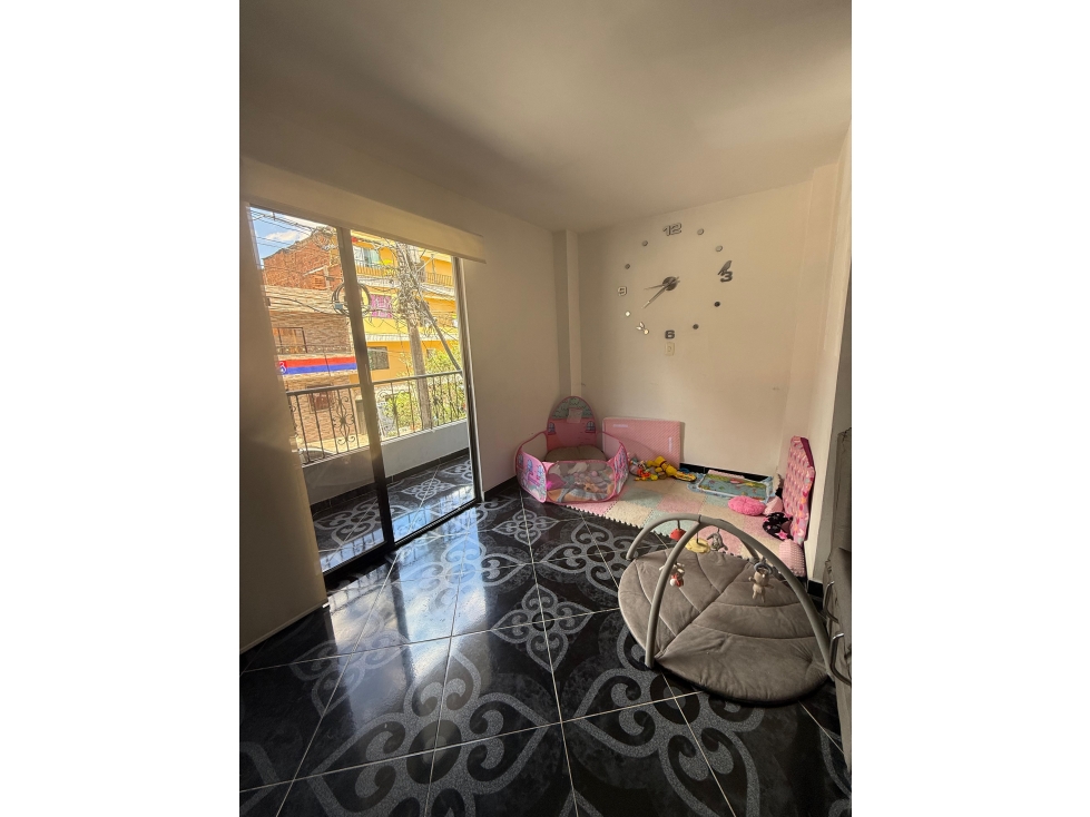 Apartamento en venta en Manrique Central, Medellín · foto 3 de 19