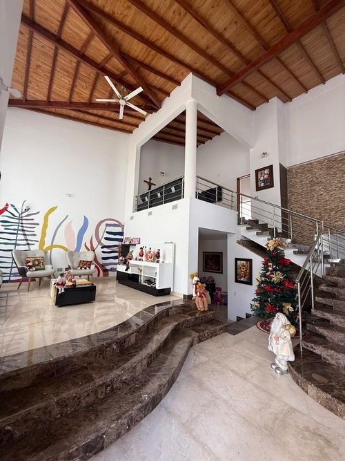 Casa de 5 alcobas en venta en La Españolita, Piedecuesta, 560 m² · foto 2 de 24