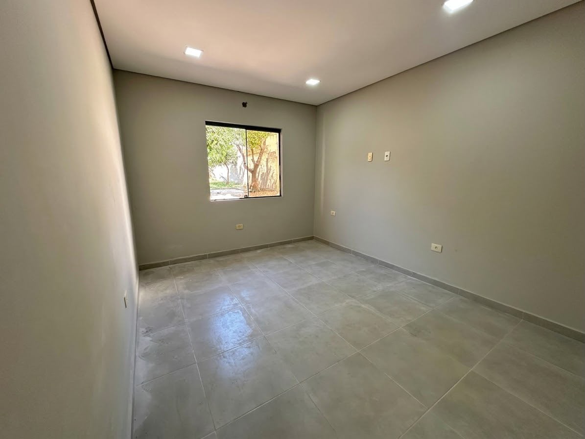 VENTA! CASA CON PISCINA EN LAMBARÉ -479 m2 DE TERRENO -A 2 CUADRAS DE AV. ARGAÑA - foto 4