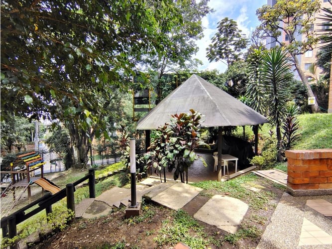 Apartamento de 3 alcobas en venta en El Poblado, Medellín, 87 m² · foto 19 de 20