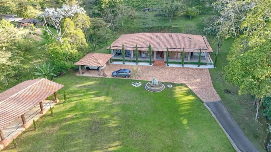 Finca en venta en Sajonia, Rionegro, 4000 m² · foto 2 de 22