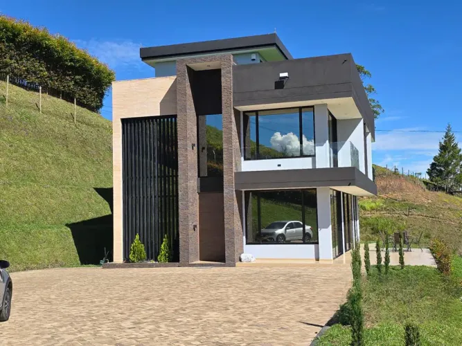 Casa de 4 alcobas en venta en Rio Abajo, Rionegro · foto 4 de 24