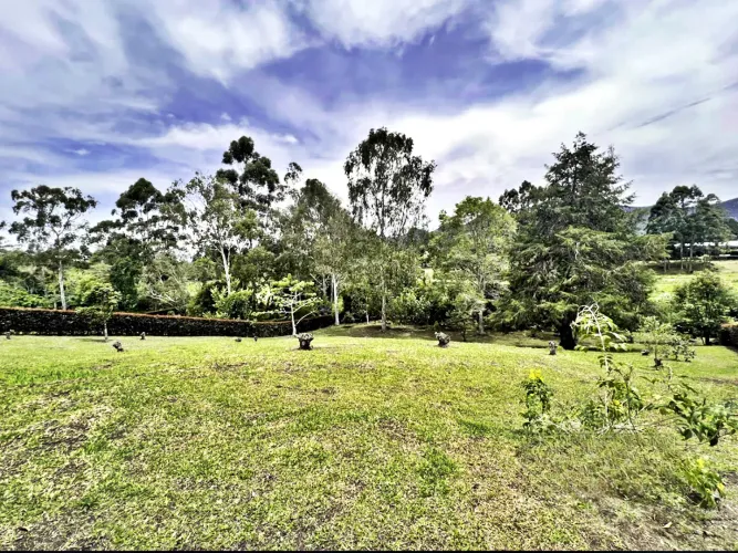 Lote en venta en Guamito, La Ceja, 3733 m² · foto 3 de 17