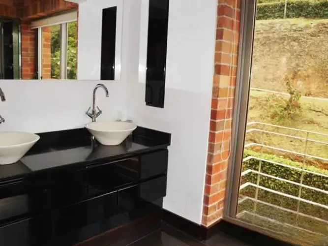Casa de 3 alcobas en venta en Guayabito, Rionegro · foto 17 de 24