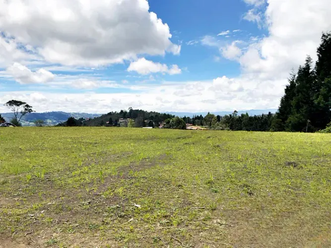 Lote en venta en El Zango, Guarne, 10450 m² · foto 3 de 10