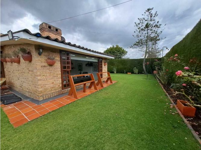 Casa de 3 alcobas en venta en San Jose De Bavaria, Bogotá, 340 m² · foto 2 de 19