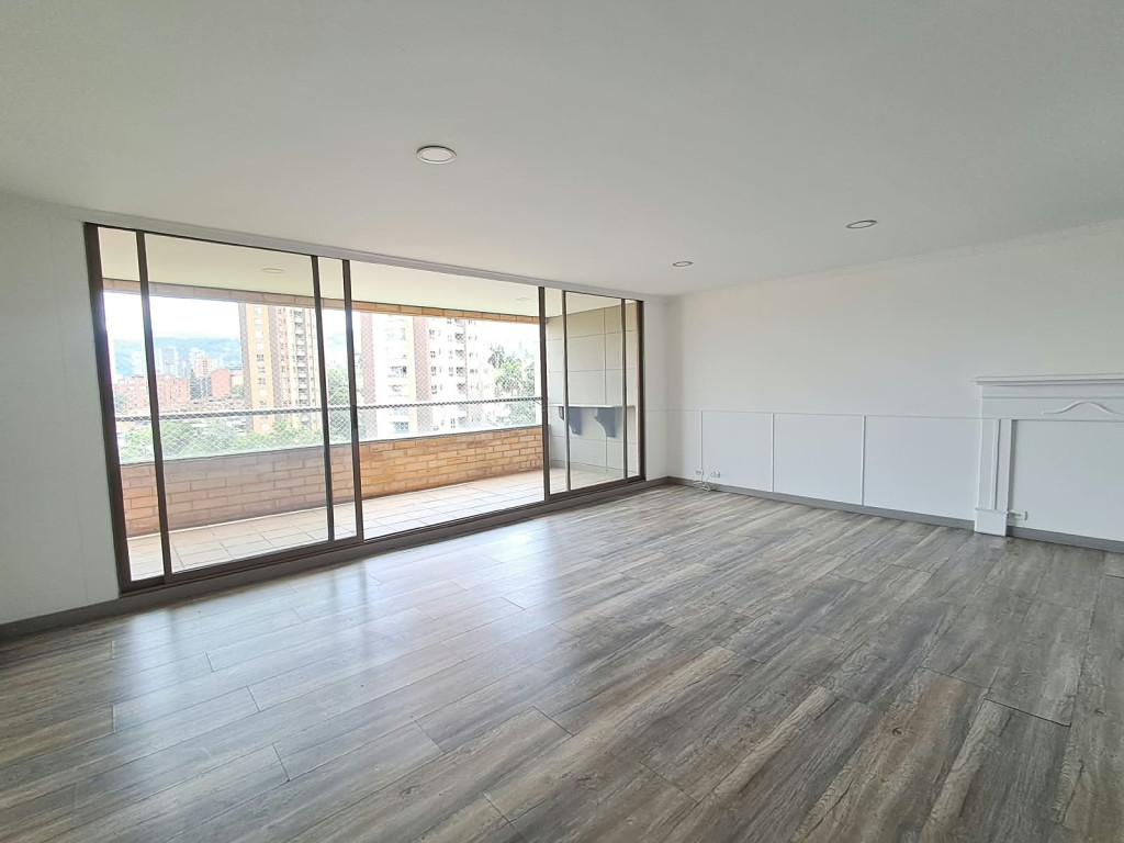 Apartamento en venta en El Poblado, Medellín · foto 2 de 24