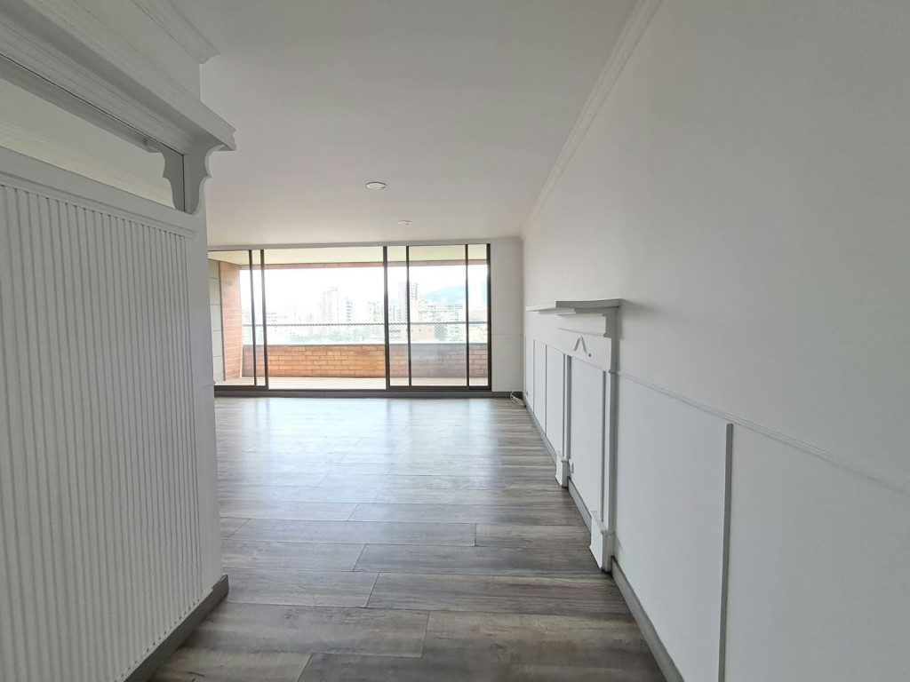Apartamento en venta en El Poblado, Medellín · foto 3 de 24