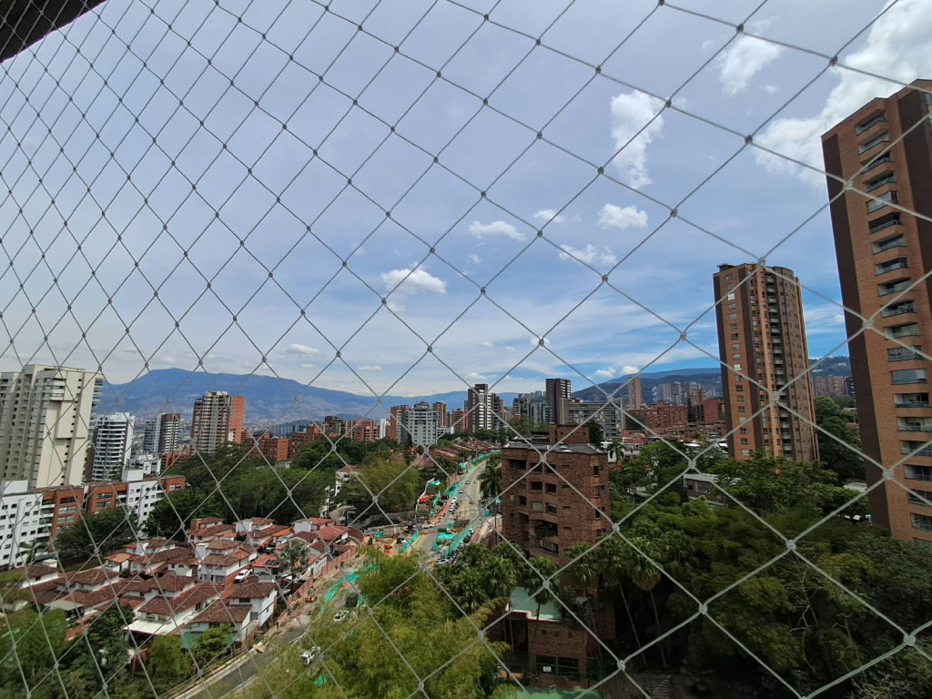 Apartamento en venta en El Poblado, Medellín · foto 4 de 24