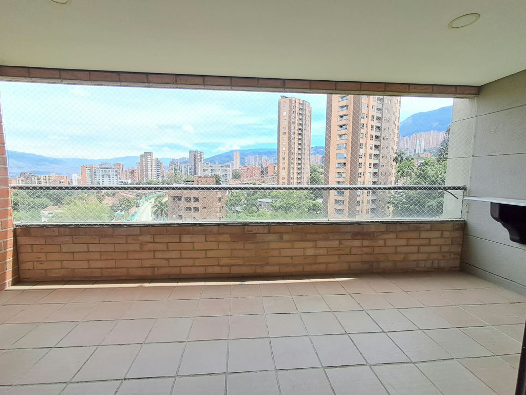 Apartamento en venta en El Poblado, Medellín · foto 6 de 24