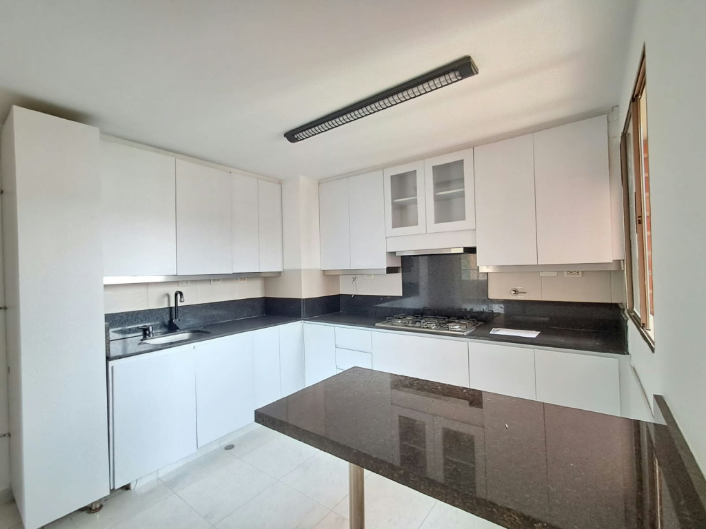 Apartamento en venta en El Poblado, Medellín · foto 8 de 24