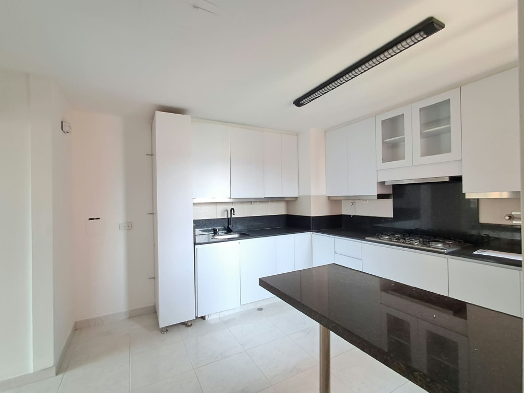 Apartamento en venta en El Poblado, Medellín · foto 9 de 24