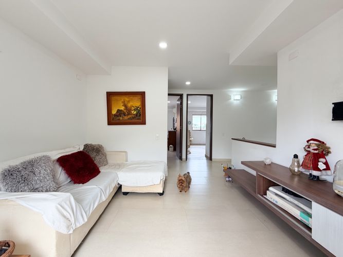 Casa de 5 alcobas en venta en Lagos Del Cacique, Bucaramanga, 310 m² · foto 3 de 19