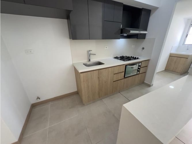 Apartamento de 3 alcobas en arriendo en Urbanizacion La Florida, Medellín, 90 m² · foto 2 de 13