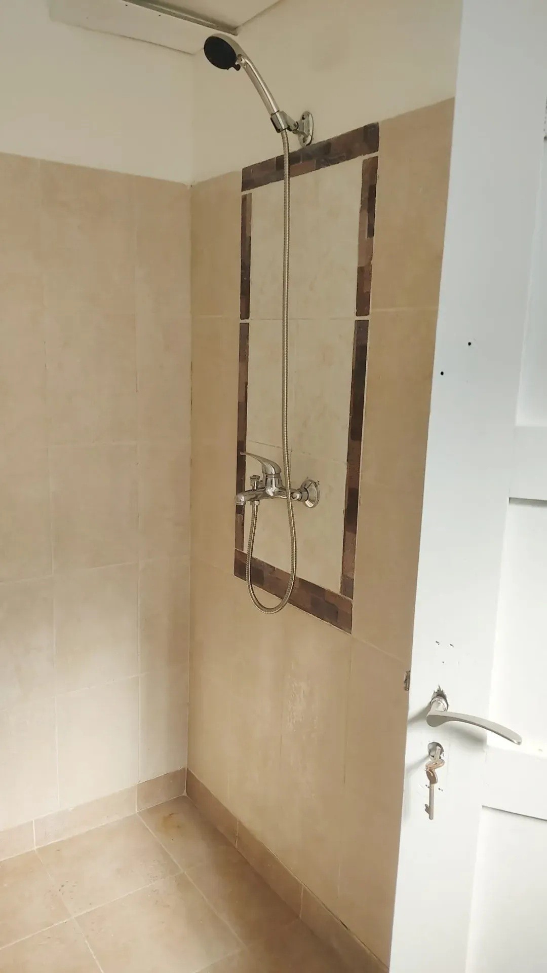 ALQUILER CASA EN MAROÑAS DE 1 DORMITORIO, PLANTA BAJA, COCHERA AL FRENTE Y DOS PATIOS · Foto 10