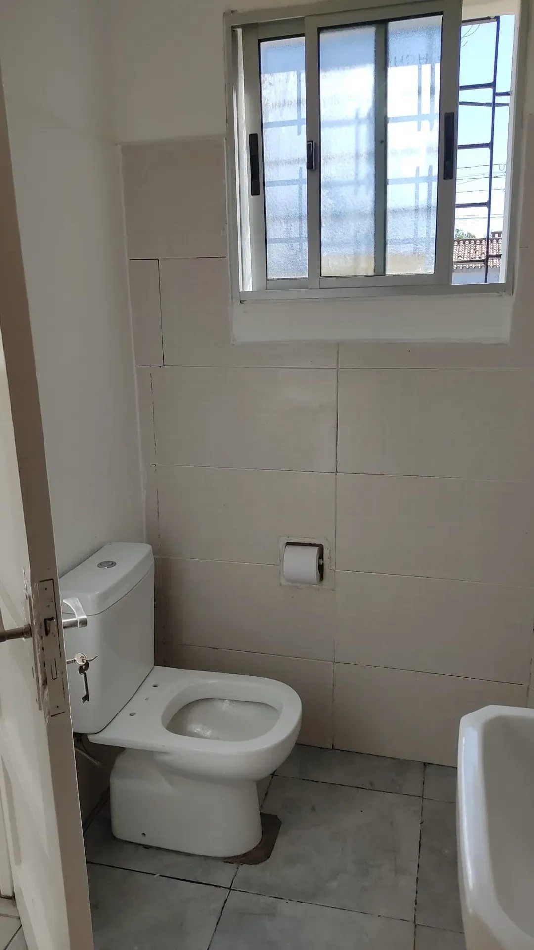ALQUILER CASA EN MAROÑAS DE 1 DORMITORIO, PLANTA BAJA, COCHERA AL FRENTE Y DOS PATIOS · Foto 9