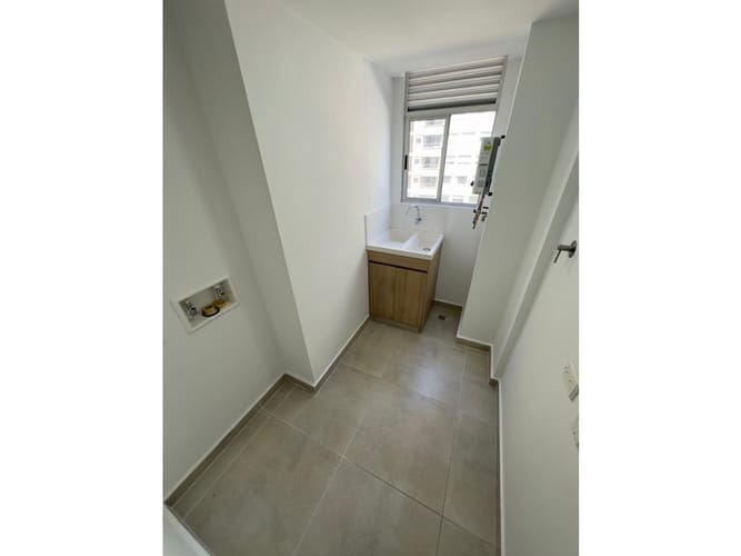 Apartamento de 3 alcobas en arriendo en Urbanizacion La Florida, Medellín, 90 m² · foto 11 de 13