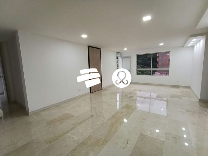 Apartamento de 3 alcobas en venta en Belén, Medellín, 117 m² · foto 3 de 22