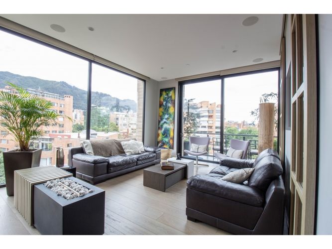Apartamento de 3 alcobas en venta en La Cabrera, Bogotá, 220 m² · foto 2 de 24
