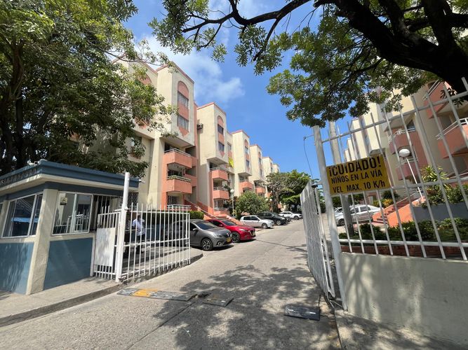 Apartamento de 3 alcobas en venta en Conjunto Residencial Los Ejecutivos, Cartagena, 82 m² · foto 2 de 21
