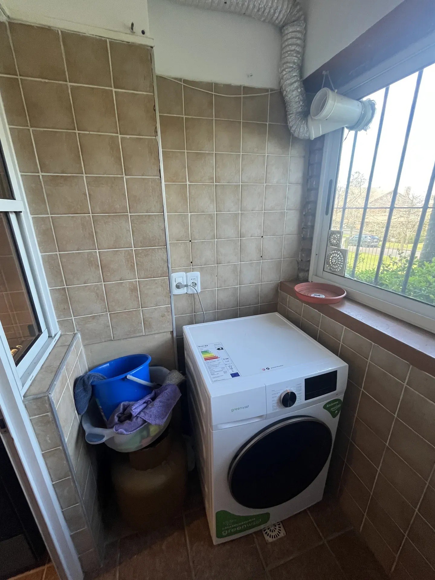 ALQUILER AMUEBLADO EN CARRASCO SUR DE 2 DORMITORIOS Y 2 BAÑOS, TERRAZA Y JARDIN, COCHERAS, PORTERIA, CALEFACCION CENTRAL · Foto 9