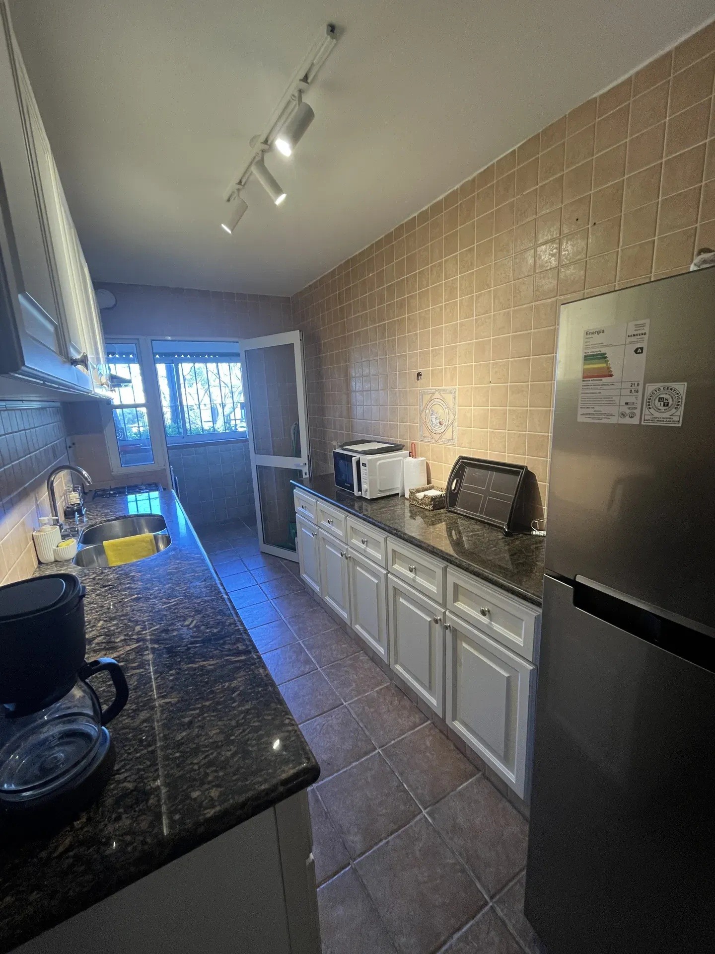 ALQUILER AMUEBLADO EN CARRASCO SUR DE 2 DORMITORIOS Y 2 BAÑOS, TERRAZA Y JARDIN, COCHERAS, PORTERIA, CALEFACCION CENTRAL · Foto 10