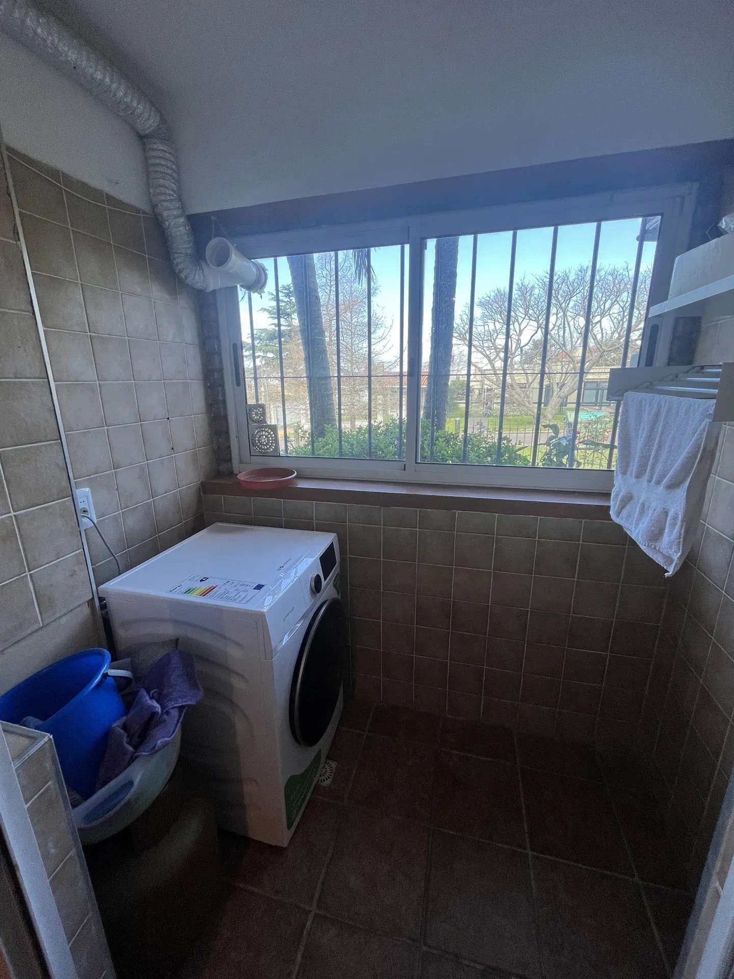 ALQUILER AMUEBLADO EN CARRASCO SUR DE 2 DORMITORIOS Y 2 BAÑOS, TERRAZA Y JARDIN, COCHERAS, PORTERIA, CALEFACCION CENTRAL · Foto 11