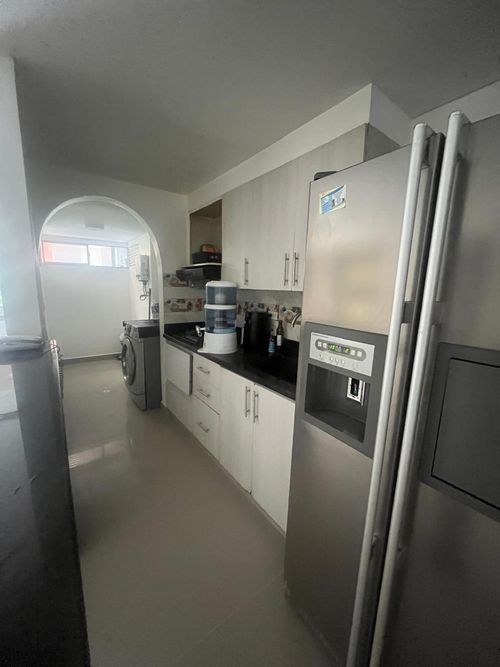 Apartamento de 3 alcobas en venta en Las Lomitas, Sabaneta, 99 m² · foto 3 de 13