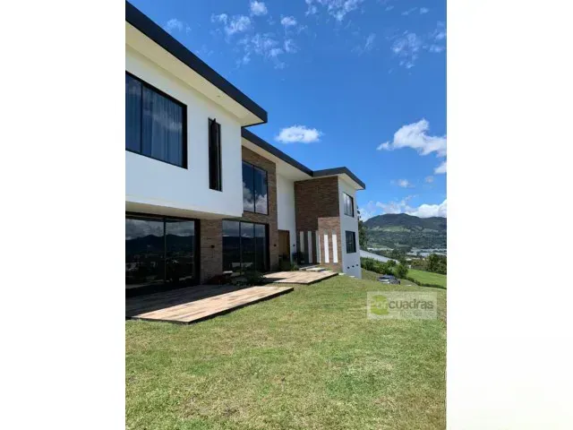 Casa de 6 alcobas en venta en Guamito, La Ceja · foto 5 de 24