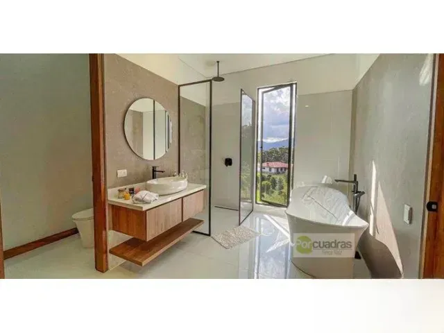Casa de 6 alcobas en venta en Guamito, La Ceja · foto 8 de 24