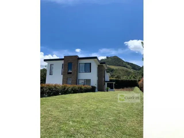 Casa de 6 alcobas en venta en Guamito, La Ceja · foto 9 de 24