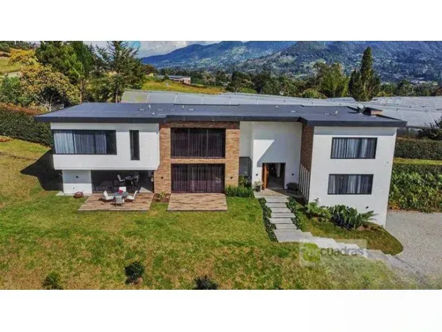 Casa de 6 alcobas en venta en Guamito, La Ceja · foto 14 de 24