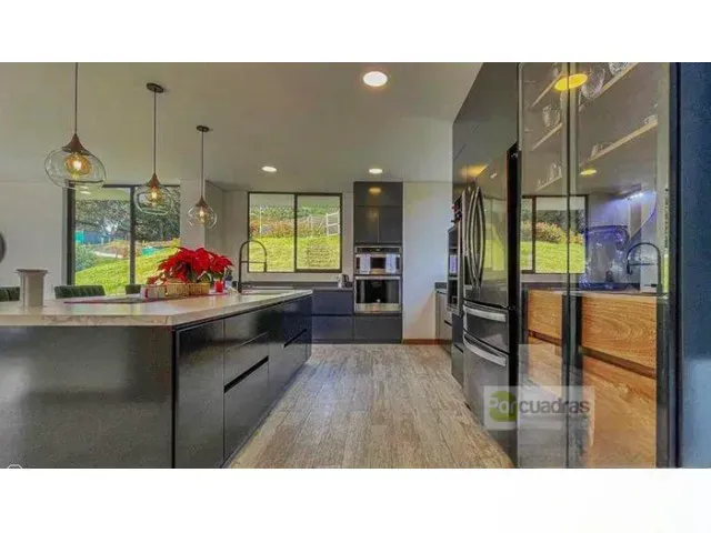 Casa de 6 alcobas en venta en Guamito, La Ceja · foto 15 de 24