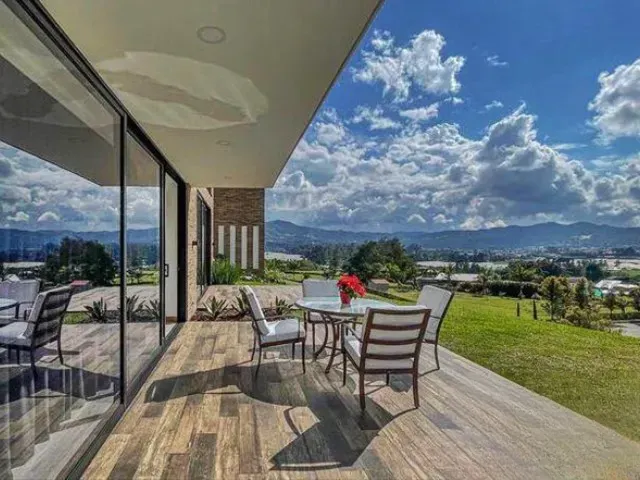 Casa de 6 alcobas en venta en Guamito, La Ceja · foto 20 de 24
